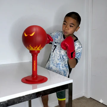 Mi hijo no lo suelta.